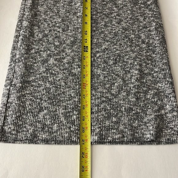 EXPRESS Ribbed Soft Stretchy Skirt - Picture 9 of 9